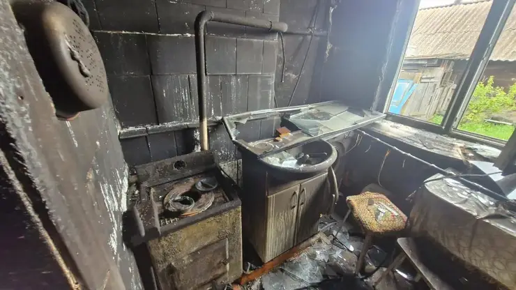 Двое мужчин погибли при пожаре в Хакасии. Они праздновали именины