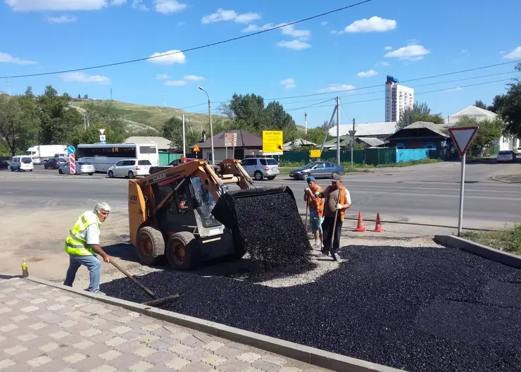 В Железнодорожном районе Красноярска отремонтируют 9 проездов и 4 двора