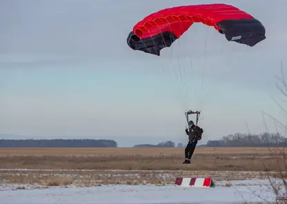 Зрелищное шоу парашютистов пройдет в «Омской крепости» 29 декабря
