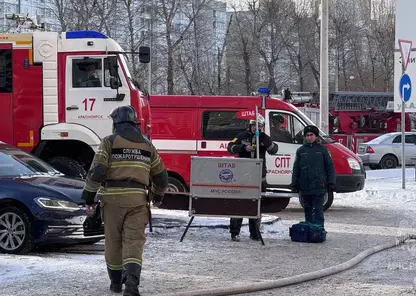 В Красноярске загорелся фитнес-центр на ул. Алексеева