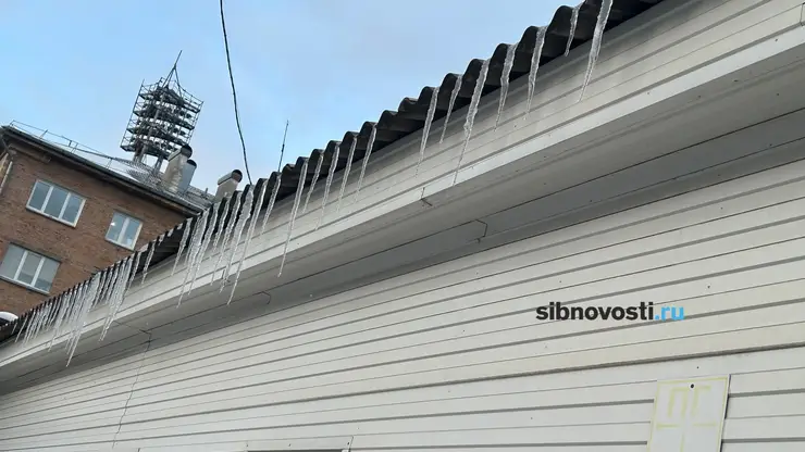 В мэрии рассказали красноярцам, куда жаловаться на опасные сосульки