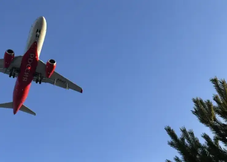 Самолет, летевший в Красноярск, экстренно приземлился в Братске из-за признаков инфаркта у одного из пассажиров