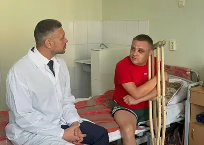 Александр Осипов посетил пострадавшего в драке бойца СВО в Забайкалье