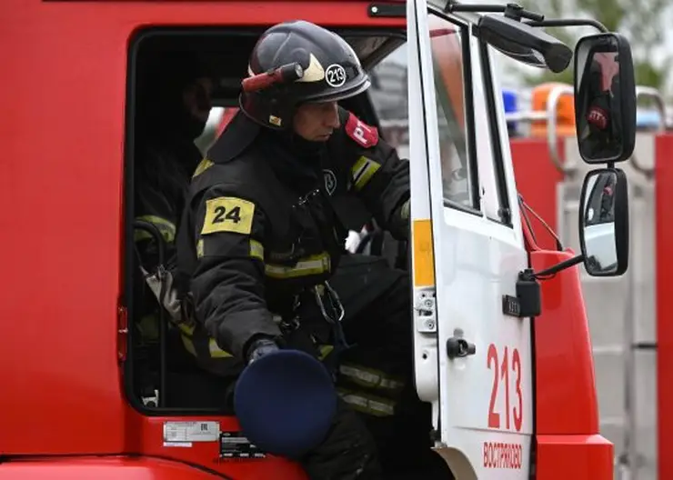 В Омске двое детей погибли при пожаре в запертой квартире