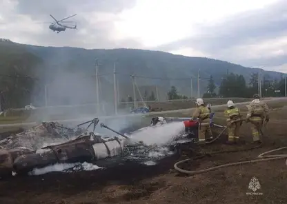 В МЧС поделились уточненными данными в связи с аварией вертолета на Алтае