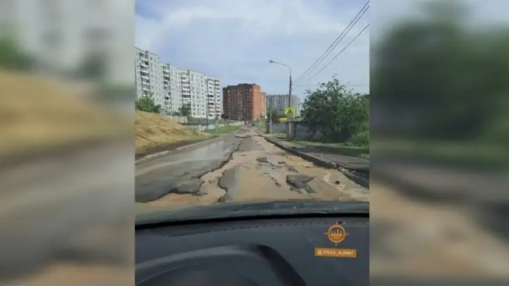 Режим угрозы ЧС из‑за размытой дороги ввели на улице Гриболевской в Красноярске