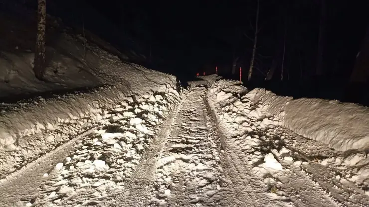 Несколько лавин сошло на трассу в Курагинском районе