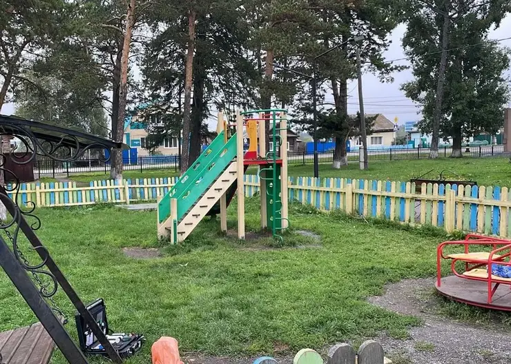 В Боготольском районе на детской площадке погиб 9-летний мальчик