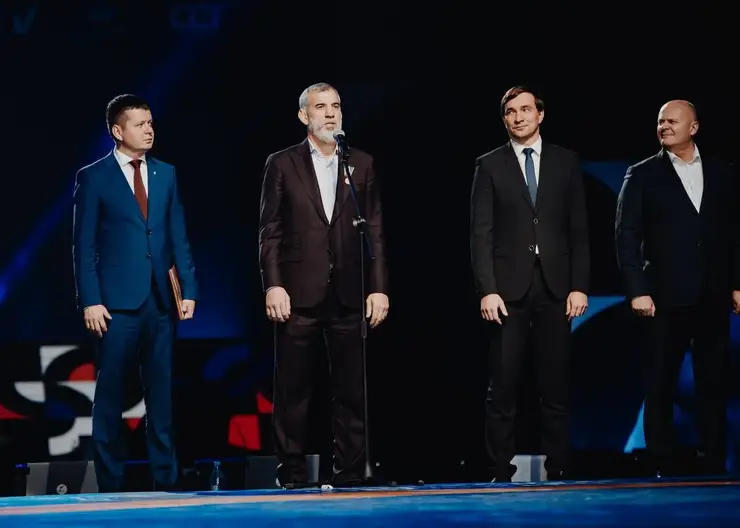 Международный юношеский турнир по вольной борьбе на призы Бувайсара Сайтиева стартовал в Красноярске 3 ноября