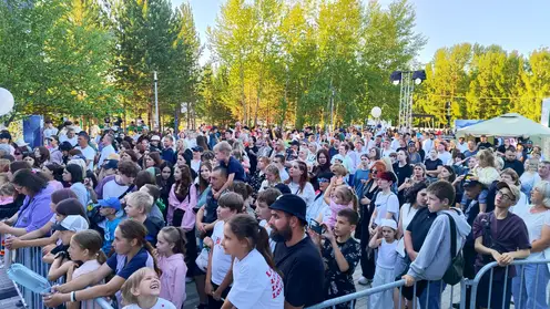 Цифровая ведущая и нейродискотека: в Таёжном День металлурга отметили в необычном формате