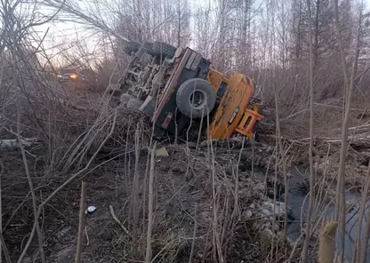 В Забайкалье водитель автокрана погиб в ДТП, пассажир госпитализирован