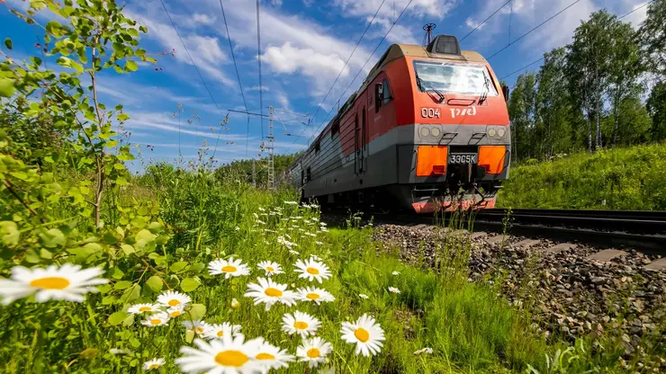На период экстремально высоких температур воздуха введен особый график работы Красноярской железной дороги