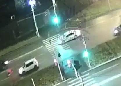 В Красноярске на пешеходном переходе сбили женщину