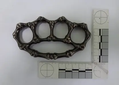 Сувенир не прошёл: в Барнауле у туристов с Пхукета в багаже нашли кастеты