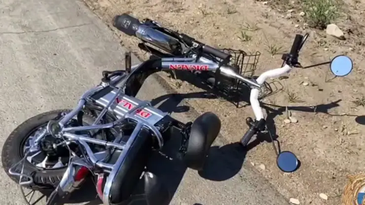 «TANK» сбил отца и дочь на электровелосипеде в Иркутской области. Инцидент попал на видео