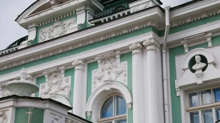 Открыточные виды Омской драмы отреставрируют за 63,7 млн рублей