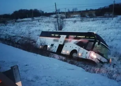 В Хабаровском крае автобус с вахтовиками съехал в кювет