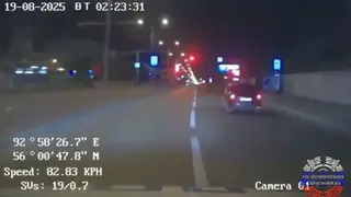 15-летний подросток угнал «Приору» и решил покатать друзей: полицейским пришлось стрелять по колесам машины, чтобы прекратить ее опасные маневры