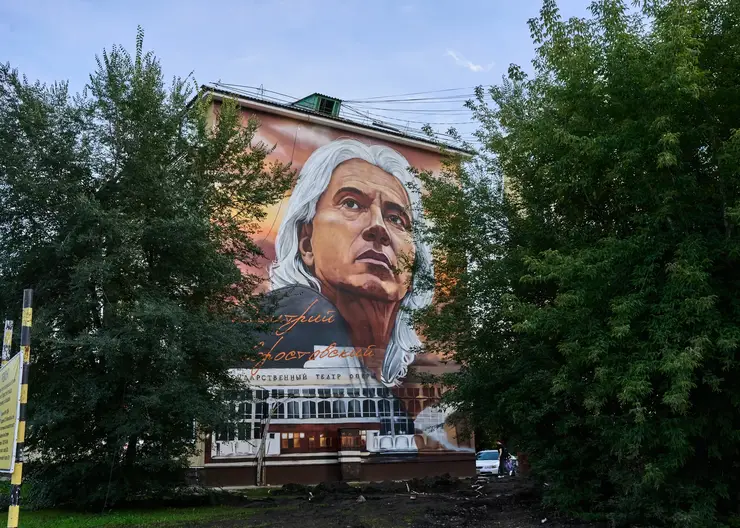 Два новых мурала появились на фасадах жилых домов на правобережье Красноярка