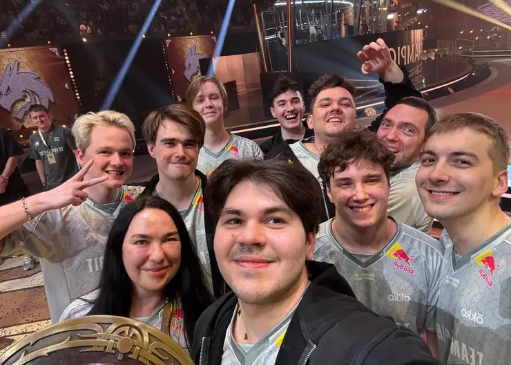 Ачинский киберспортсмен Алексей Космынин стал чемпионом мира по Dota 2 в составе команды Team Spirit