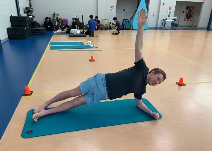 Красноярский космонавт показал, как восстанавливается после возвращения с МКС