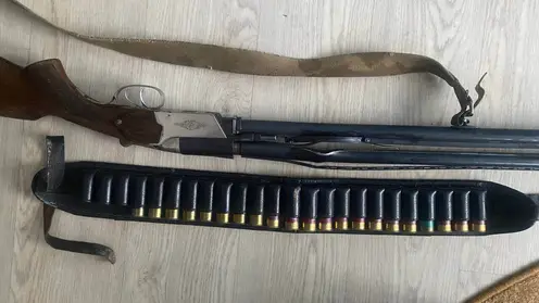 11-летний мальчик получил травму руки во время охоты с дедушкой в Омской области