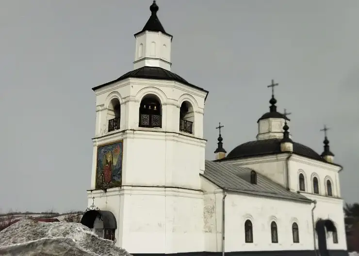 В Кузбассе древнюю церковь 18 века, которая сейчас используется как склад, признают объектом культурного наследия