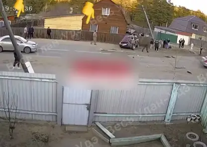 В Улан-Удэ страшное ДТП: две легковушки столкнулись и сделали тройной переворот