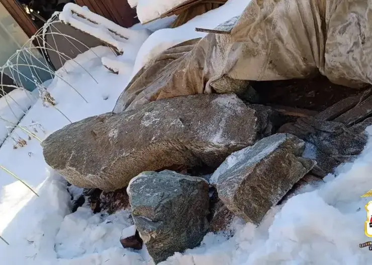 Житель Иркутска хранил у себя в гараже больше 120 нефритовых камней весом более 6,5 тонн