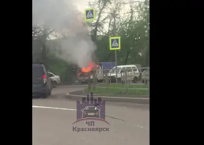 В Красноярске на улице Мичурина загорелась «Газель» 