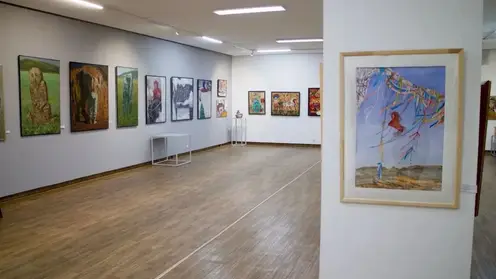 Выставка картин по проекту «Женщина в искусстве» открылась в Красноярске