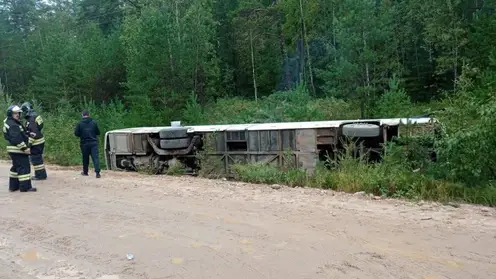 Автобус с пассажирами съехал в кювет в Абанском районе края