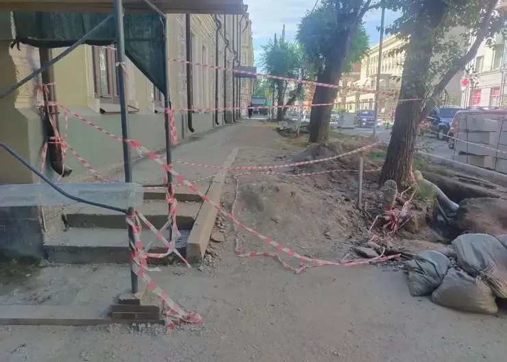 «Ходить сложно даже обычному человеку»: мэр Красноярска прошёлся по ремонтируемым улицам и нашёл проблемы