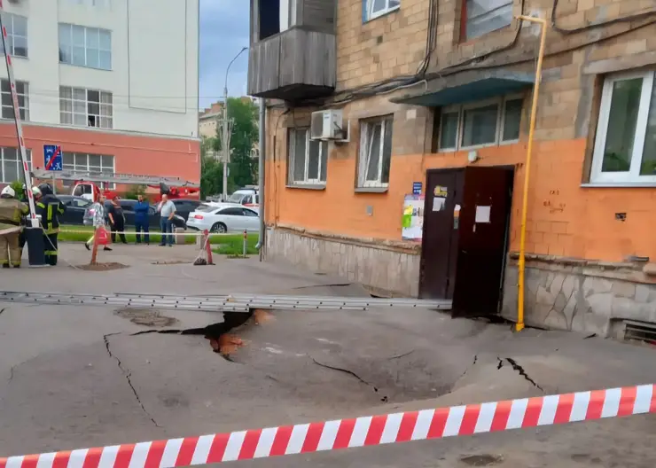 В Красноярске дом на Бограда признали аварийным и подлежащим сносу