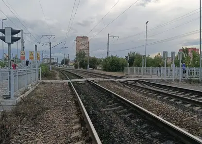 Пассажирский поезд насмерть сбил пенсионера, пытавшегося перебежать ж/д пути в Красноярске