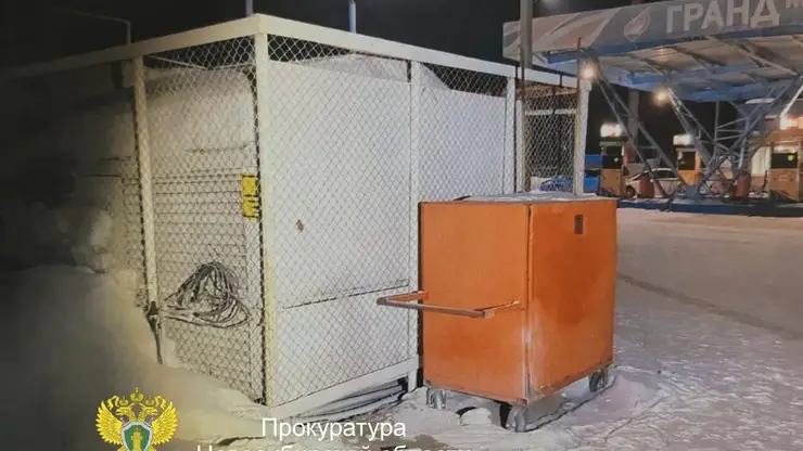 В Новосибирске подростки подожгли две АЗС