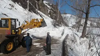 Лавина сошла на трассе в Красноярском крае