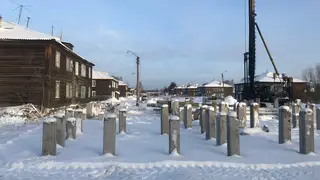 В Красноярском крае в Бирилюсском районе началось строительство дома для переселенцев из аварийного жилья