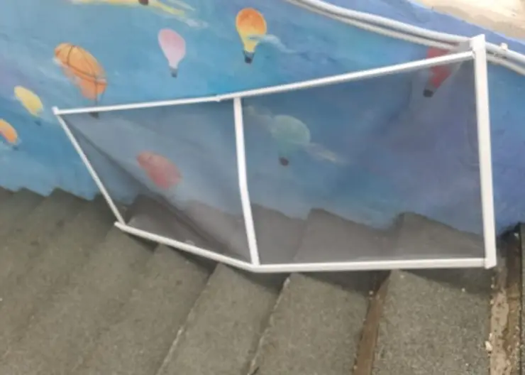 В Хакасии из окна 15 этажа выпал 5-летний ребёнок