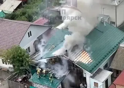 В красноярской Николаевке сгорел частный дом (видео)