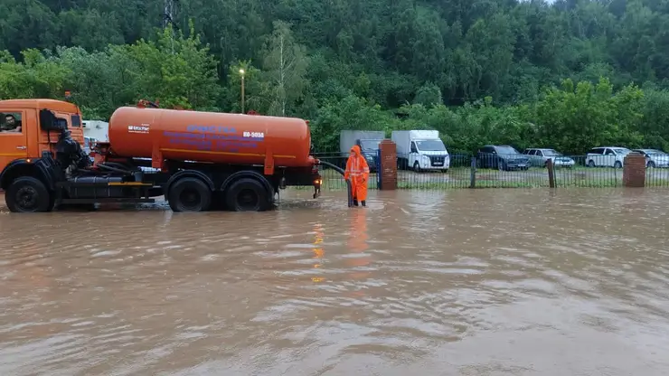 Красноярск накрыли последствия сильного дождя (видео)