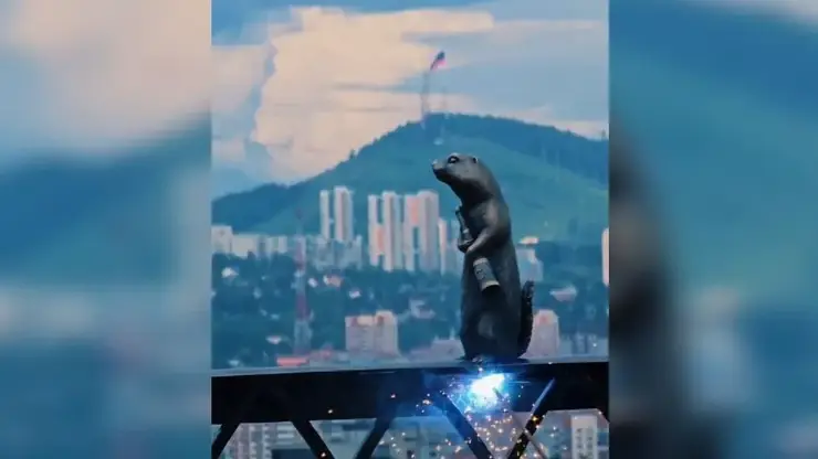 В Красноярске установили третью фигурку суслика у часовни Параскевы Пятницы