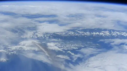 Красноярский космонавт Кирилл Песков показал извержение вулкана с МКС