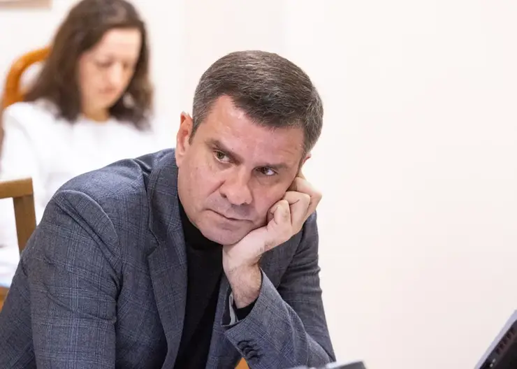 Вице-спикеру краевого Заксобрания Новаку после избиения суд запретил приближаться к сожительнице и детям