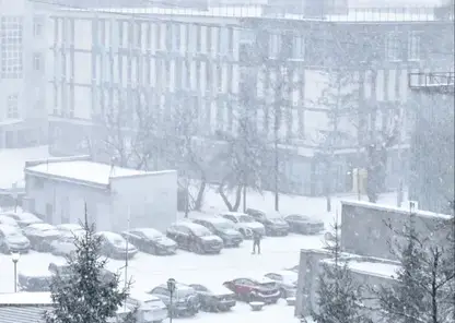 Сильный снегопад накрыл Красноярск
