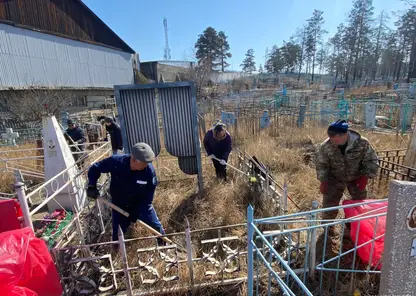 В столице Бурятии привели в порядок могилы Почетных граждан города