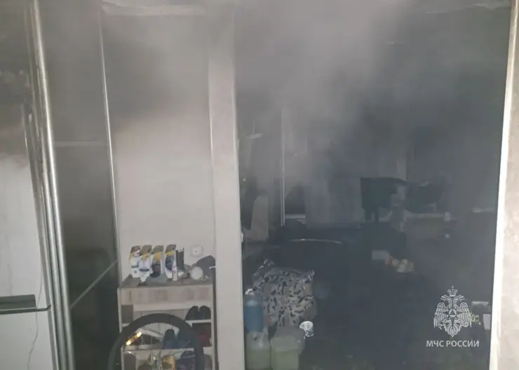 В Алтайском крае ликвидирован пожар в многоэтажке и спасены люди