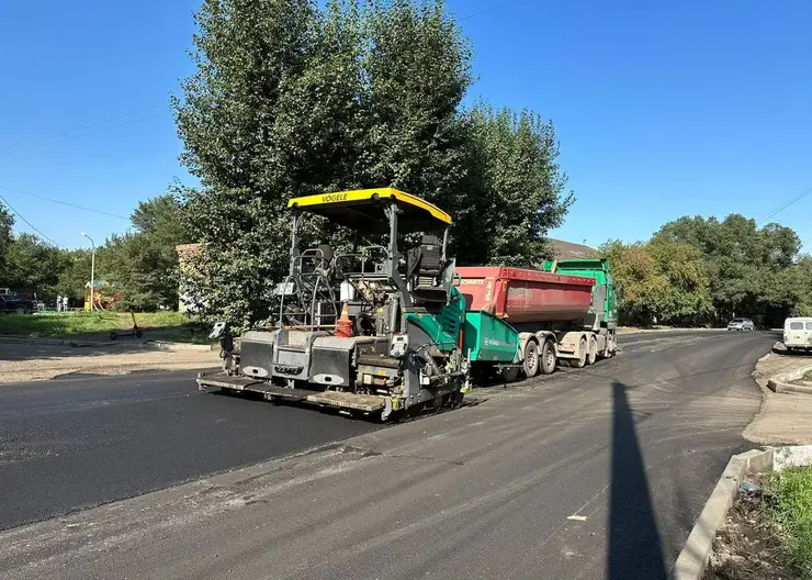 На Джамбульской в Красноярске ведутся асфальтовые работы