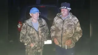 В Красноярском крае полицейские и волонтёры нашли в лесу заблудившихся грибников