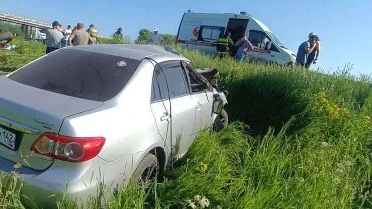 Двое подростков пострадали в ДТП со школьным автобусом в Кузбассе